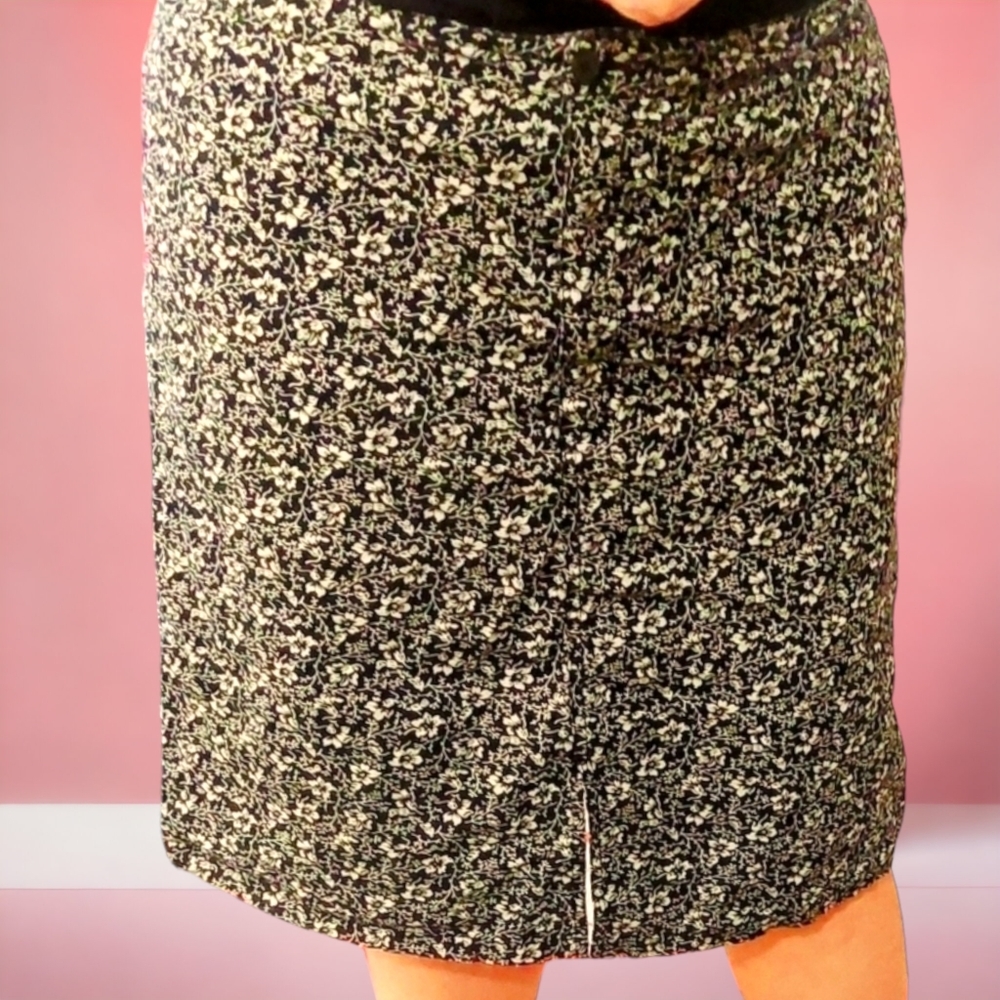 Eddie Bauer | Skirts | Floral design | Navy blue | Size 18 | Midi | NWOT​